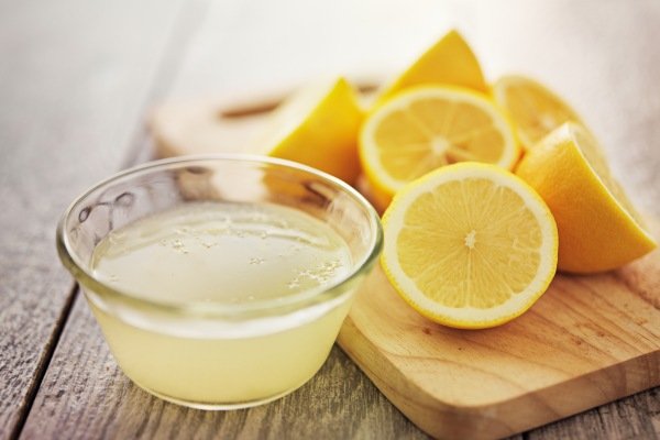 lemon juice, olive oil and water mixture is the best treatment for winter nail care to get healthy and gorgeous nails