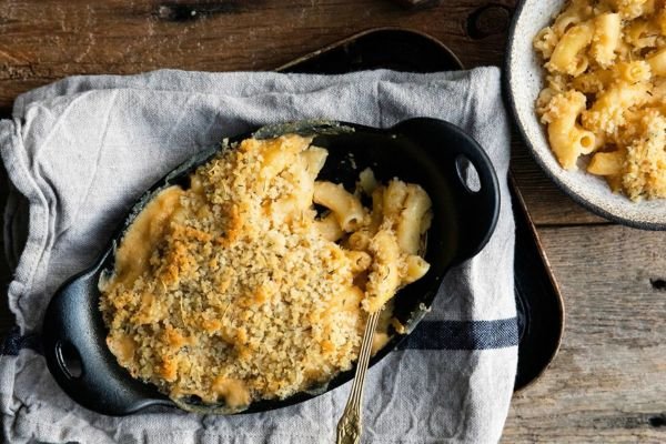 Garlic-Herb Mac & Cheese for the august feasts on budget with kingarthurbaking recipes